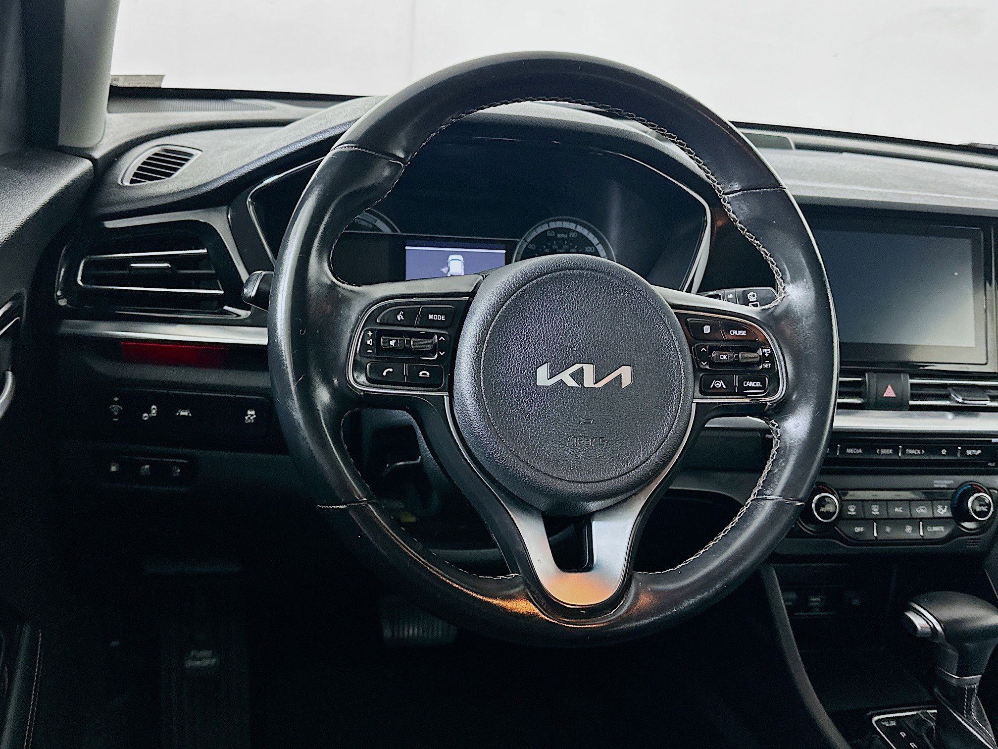 Used 2022 Kia Niro LXS FWD image 18