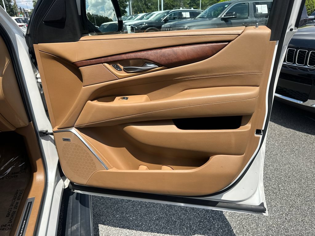 Used 2016 Cadillac Escalade Platinum AWD/4WD image 12