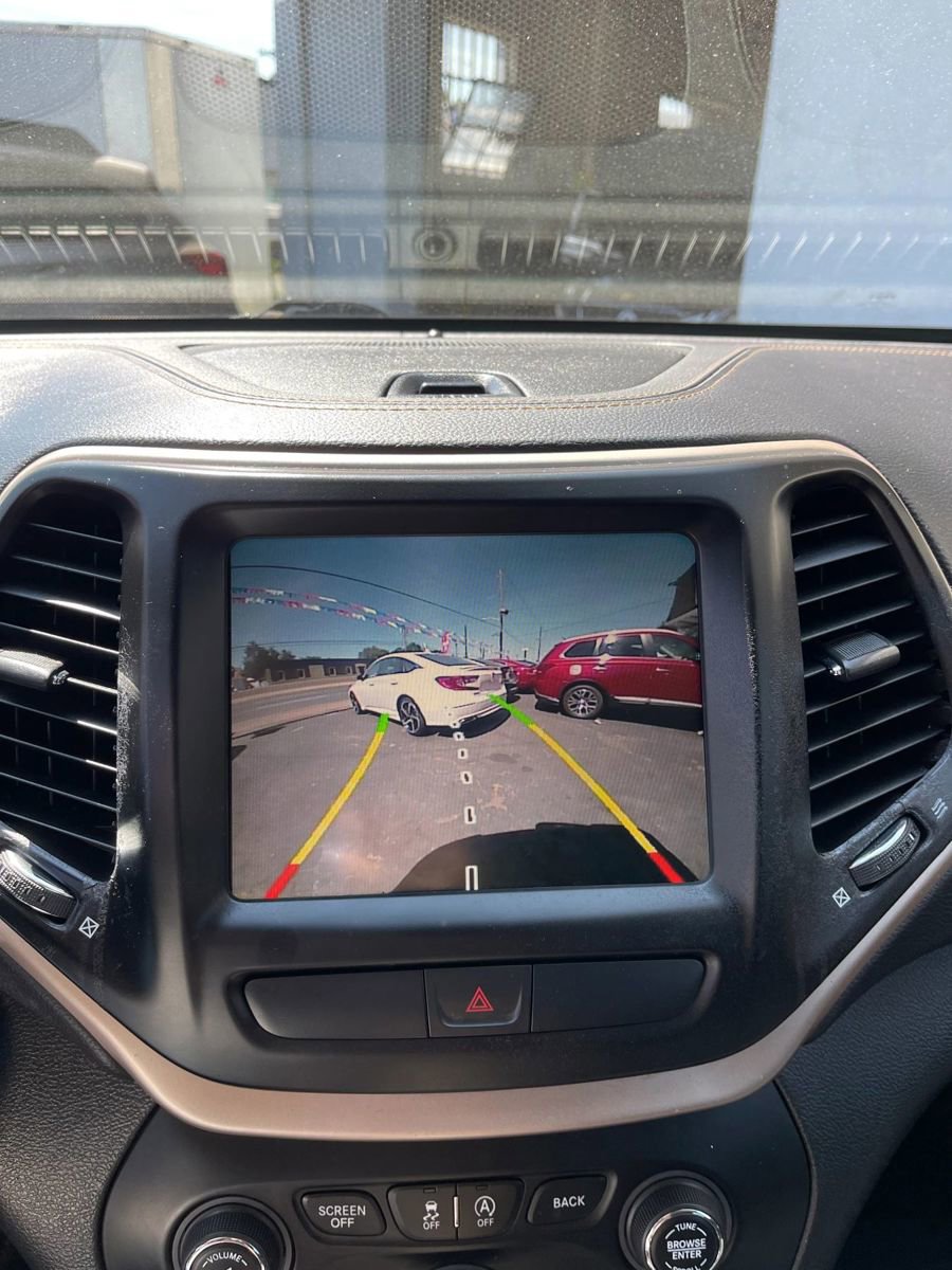Used 2017 Jeep Cherokee Latitude w/ True North Edition image 17