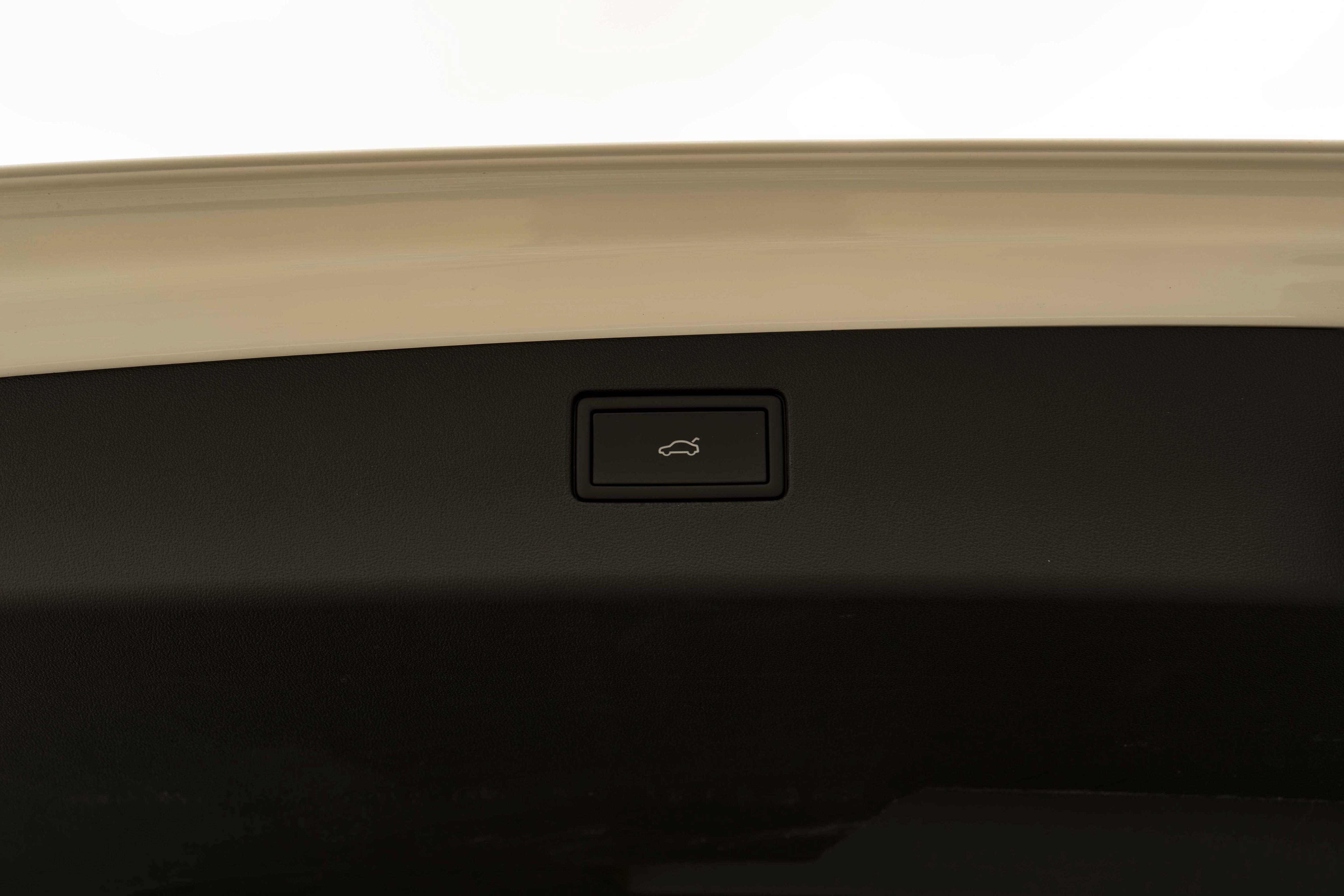 Certified 2026 Volkswagen Tiguan SE R-Line FWD image 39
