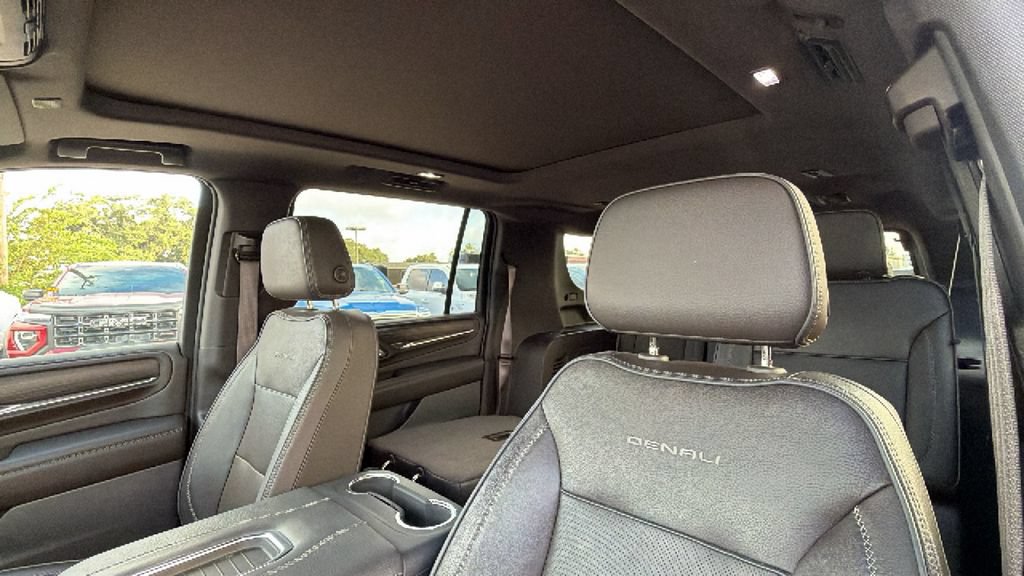 Used 2022 GMC Yukon XL Denali w/ Denali Premium Package RWD image 16
