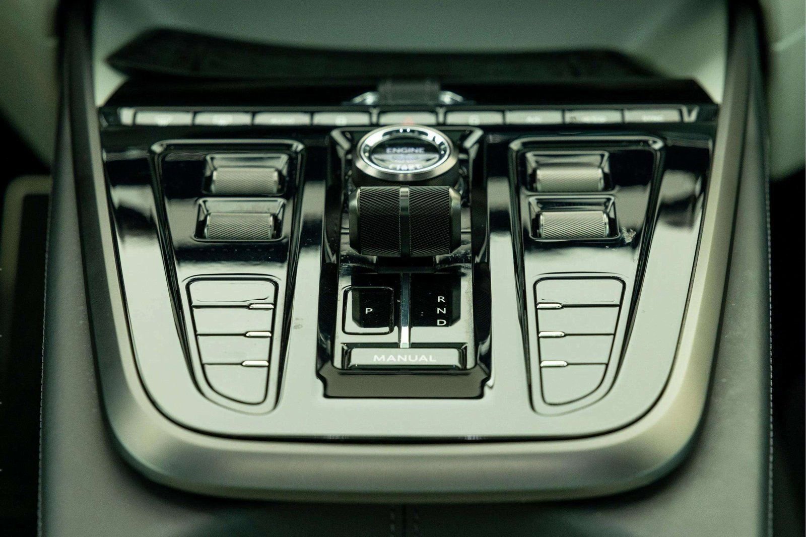 Used 2025 Aston Martin DBX 707 image 27