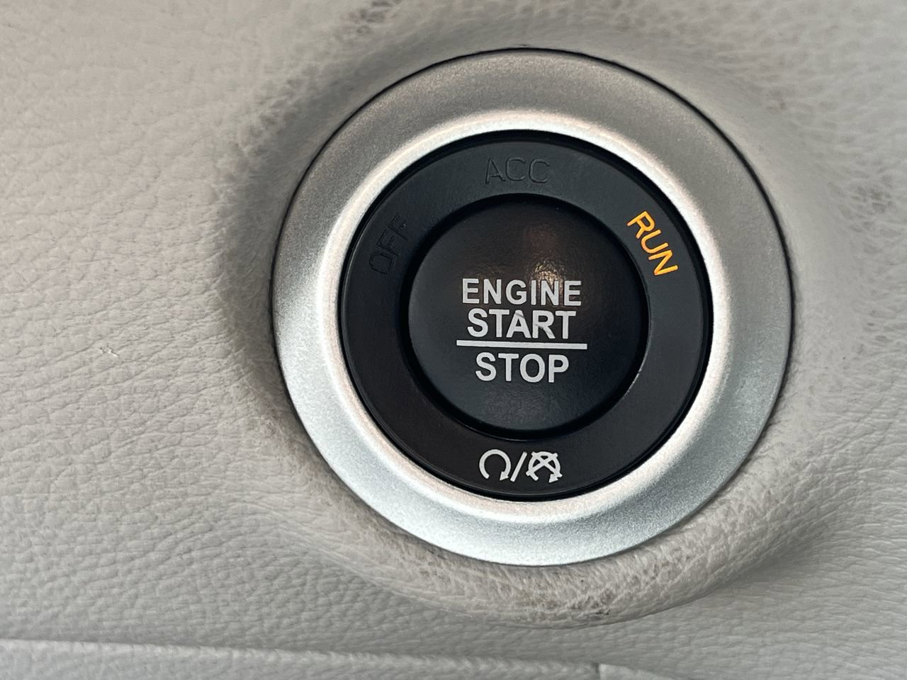 Used 2024 Chrysler Pacifica Limited FWD image 16