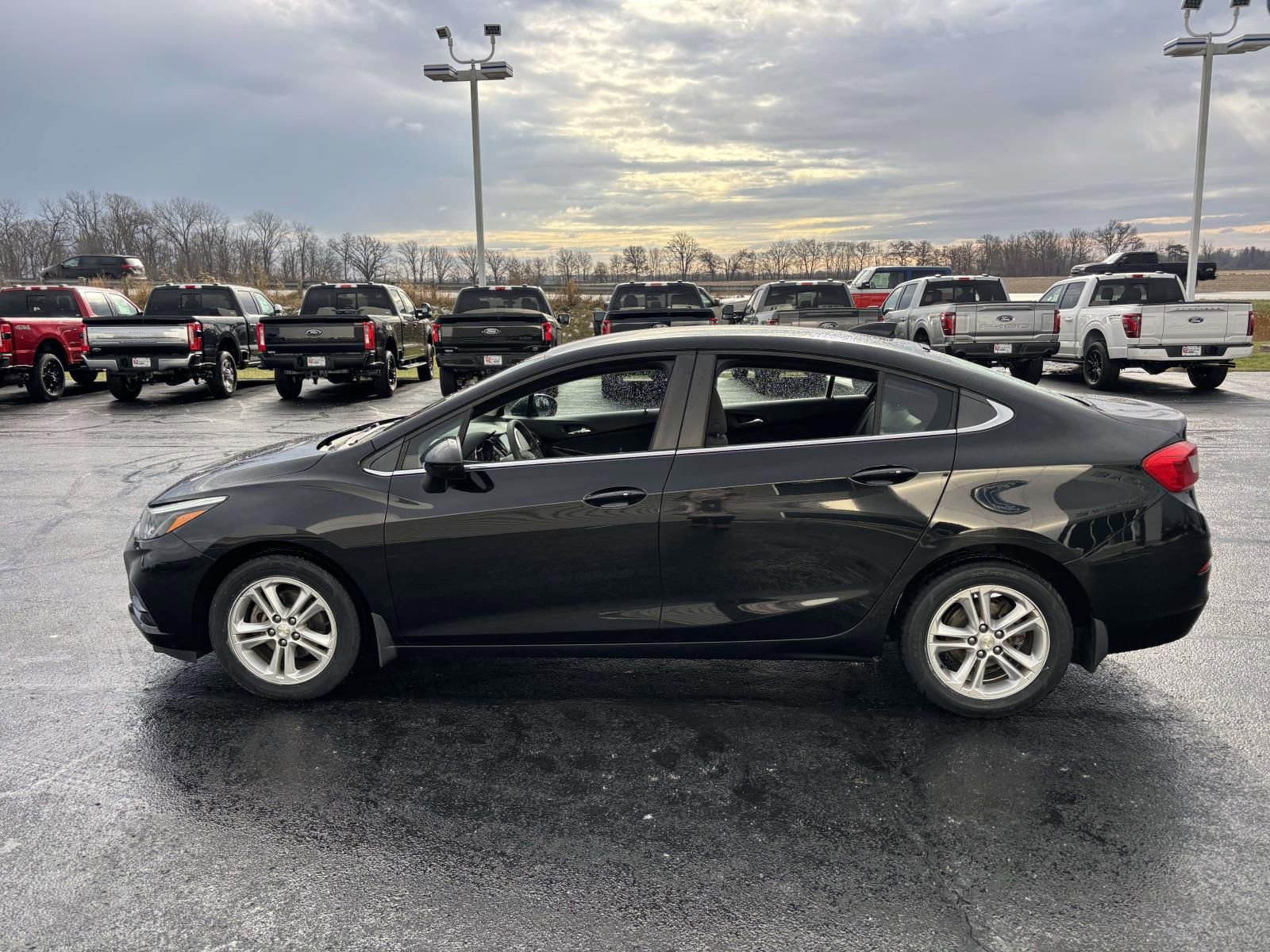 Used 2017 Chevrolet Cruze LT w/ Convenience Package image 5