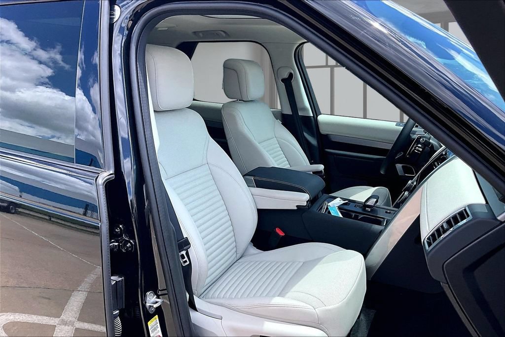 Certified 2025 Land Rover Discovery Dynamic SE AWD/4WD image 7
