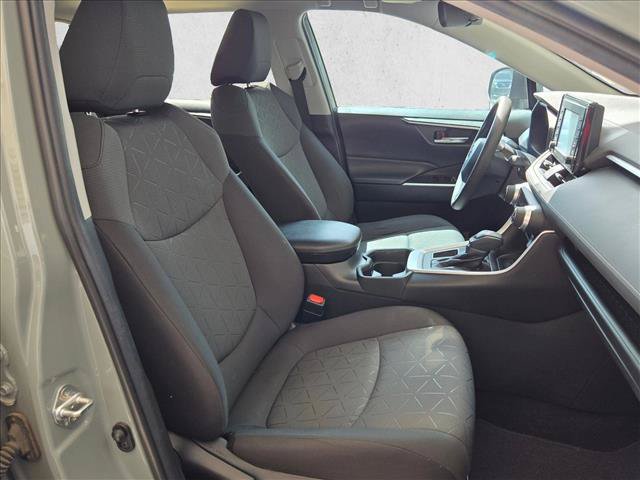 Used 2020 Toyota RAV4 XLE w/ Convenience Package FWD image 19