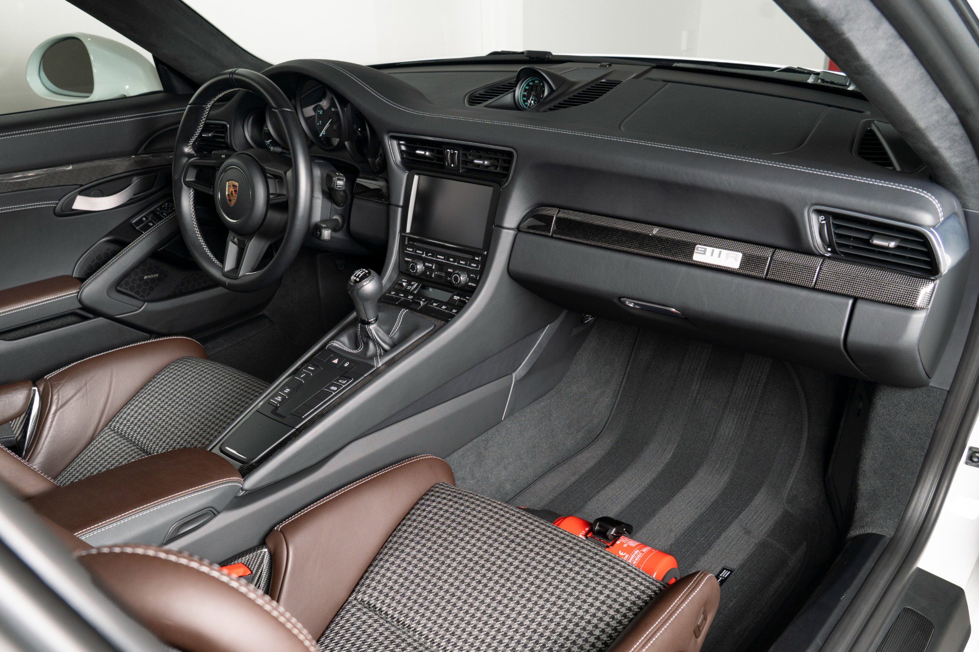 Used 2016 Porsche 911 R image 34