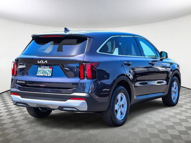 Certified 2025 Kia Sorento LX FWD image 8