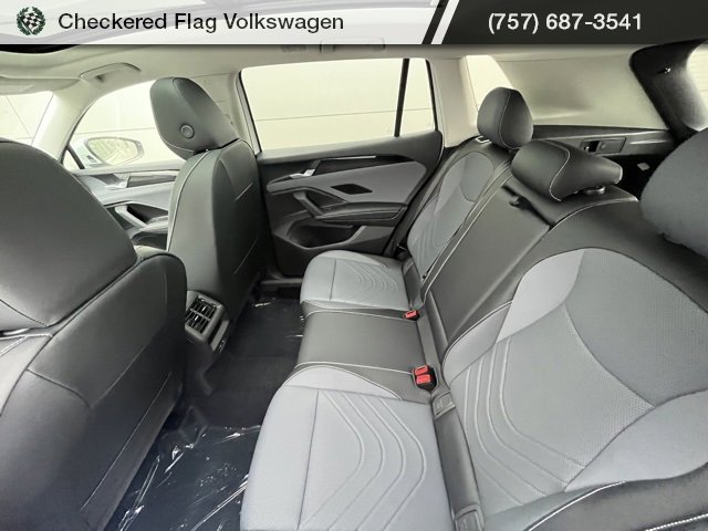 New 2025 Volkswagen Tiguan SE image 3