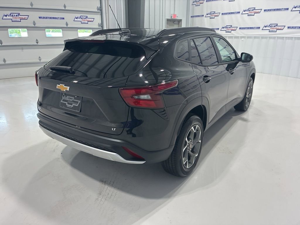 Used 2026 Chevrolet Trax LT FWD image 6