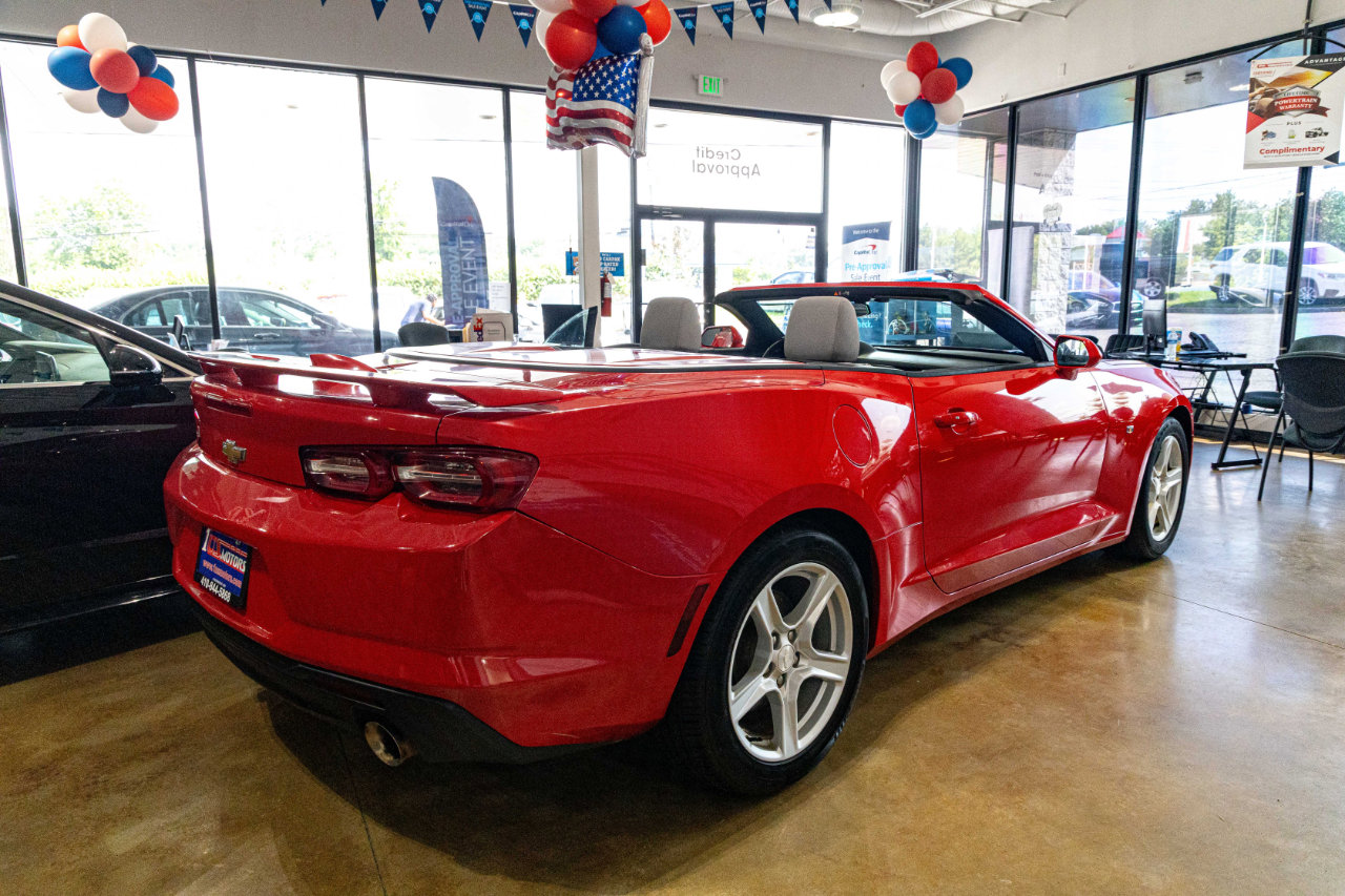 Used 2020 Chevrolet Camaro LT image 4