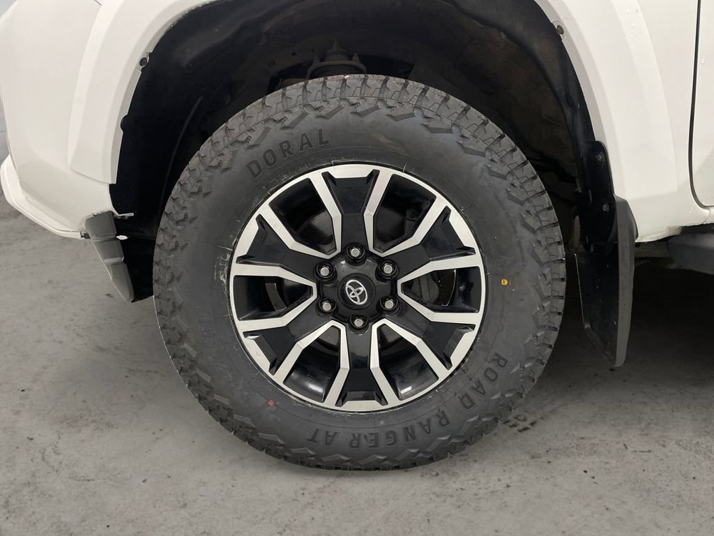 Used 2022 Toyota Tacoma TRD Sport AWD/4WD image 12
