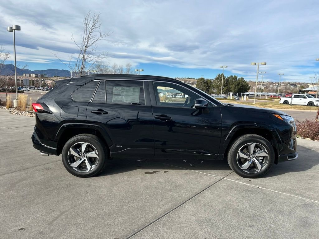 Used 2025 Toyota RAV4 SE image 9