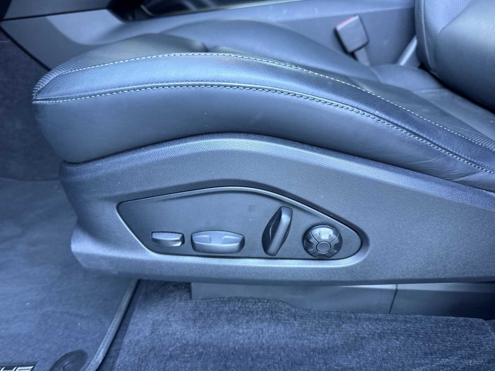 Used 2025 Porsche Macan Electric RWD image 14
