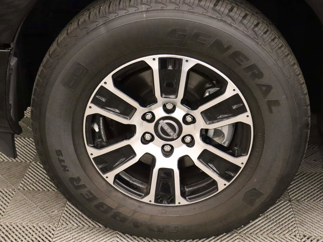 Used 2024 Nissan Titan SV w/ SV Convenience Package image 6