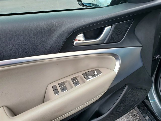 Used 2022 Genesis G70 2.0T image 10