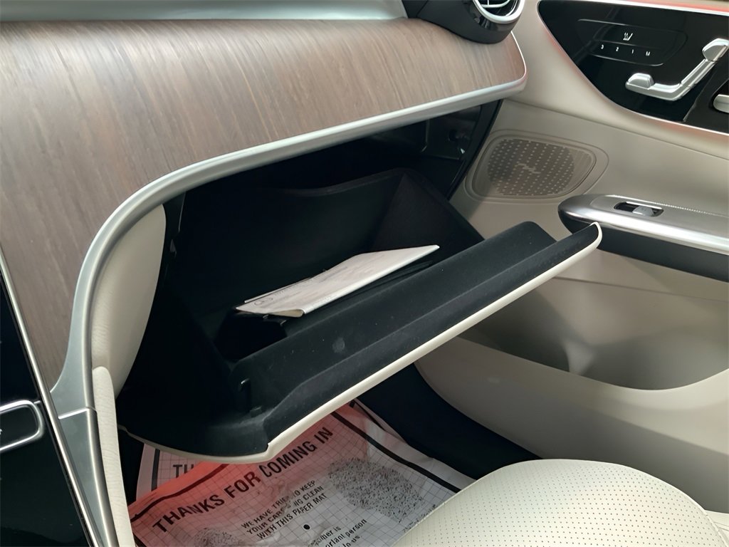 Used 2024 Mercedes-Benz GLC 300 4MATIC image 30