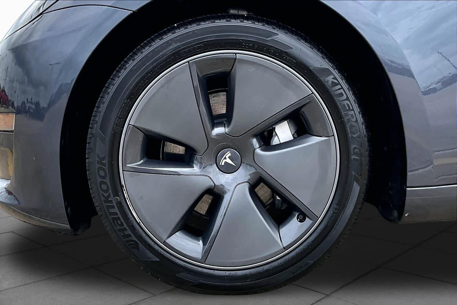 Used 2023 Tesla Model 3 Standard Range RWD image 9