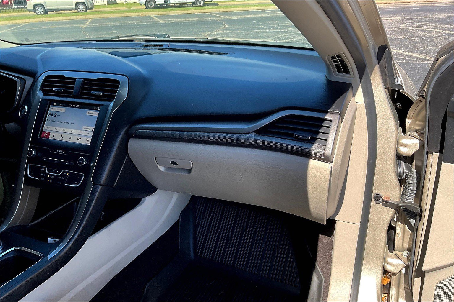 Used 2019 Ford Fusion SE image 18