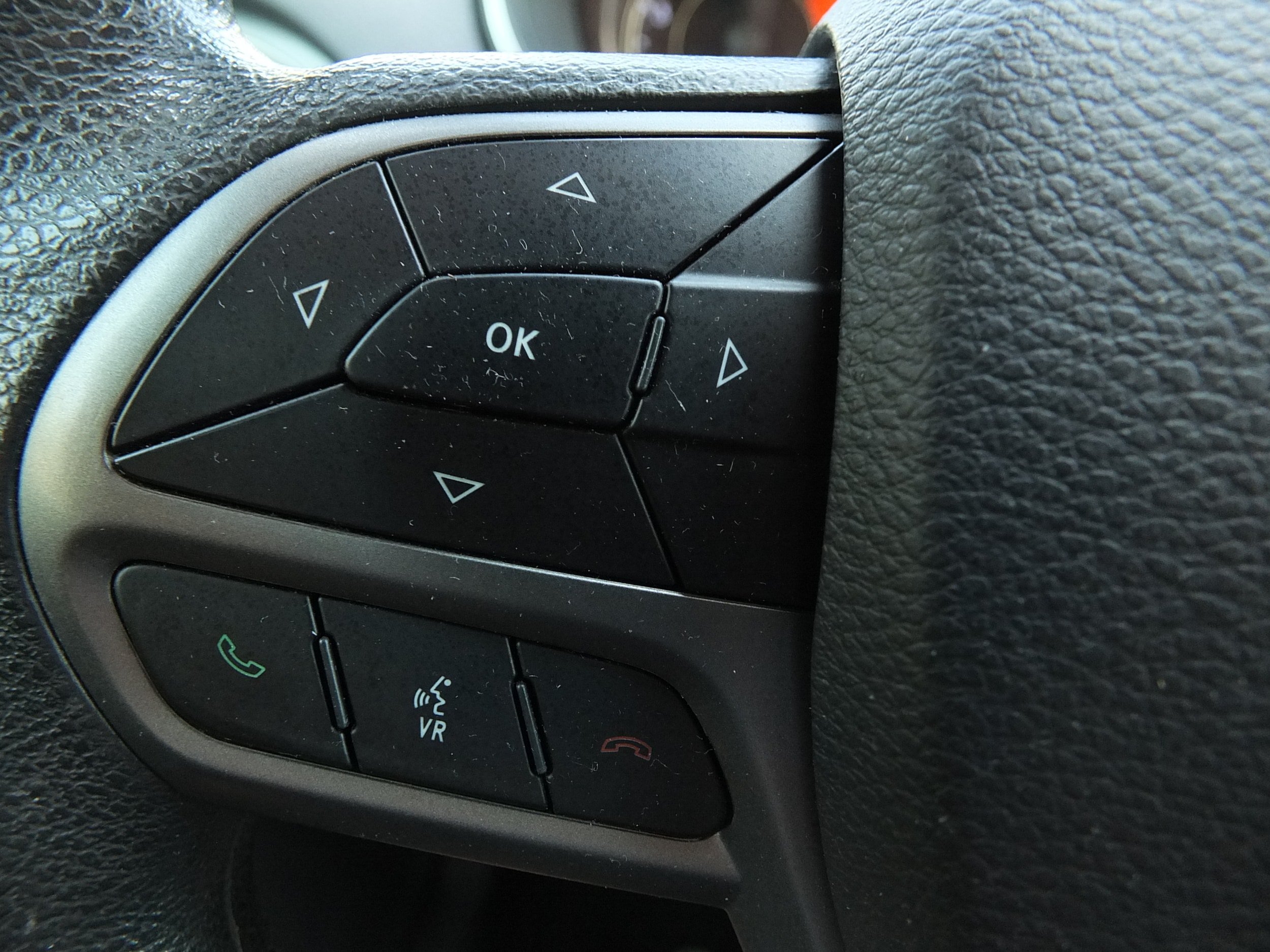 Used 2019 Jeep Cherokee Latitude w/ Popular Appearance Group FWD image 18