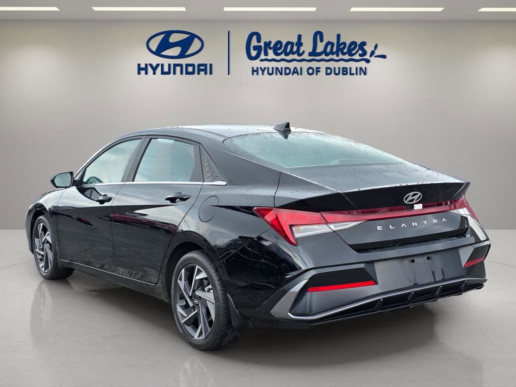 Certified 2024 Hyundai Elantra SEL w/ Convenience Package image 3