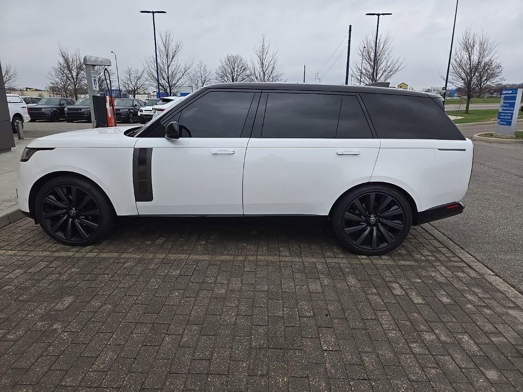 Used 2023 Land Rover Range Rover SV image 8