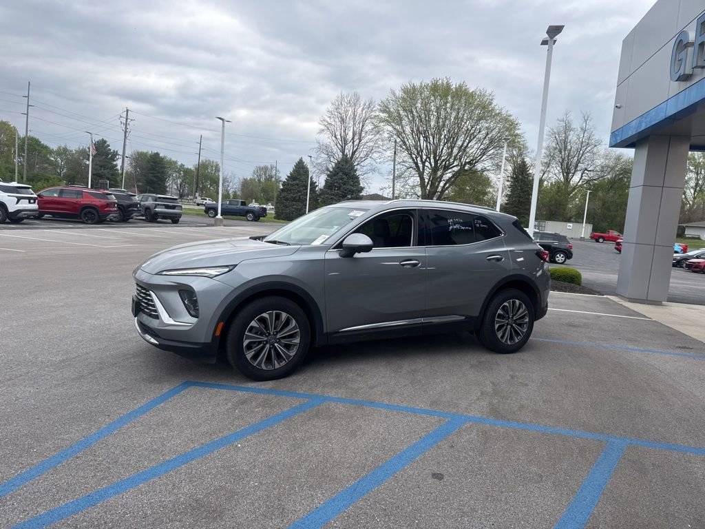 Used 2025 Buick Envision Preferred image 8