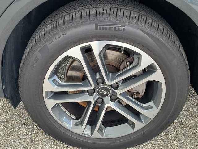 Certified 2025 Audi Q5 Premium w/ Convenience Package AWD/4WD image 9