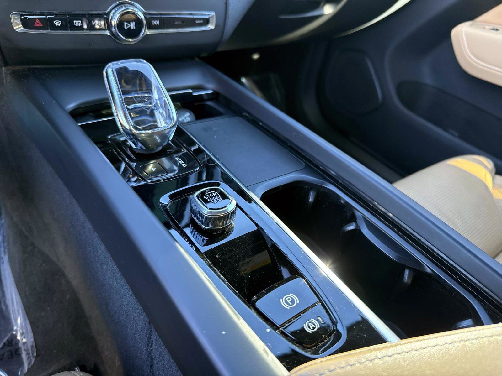 Used 2022 Volvo XC60 B5 Inscription w/ Advanced Package image 32