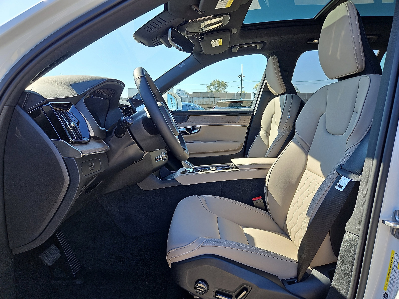 New 2026 Volvo XC90 B6 Plus w/ Protection Package Premier image 11