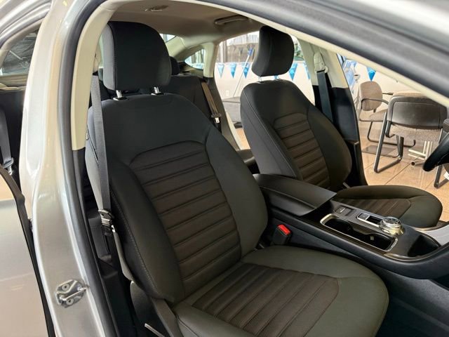 Used 2017 Ford Fusion SE w/ Fusion SE Technology Package image 26