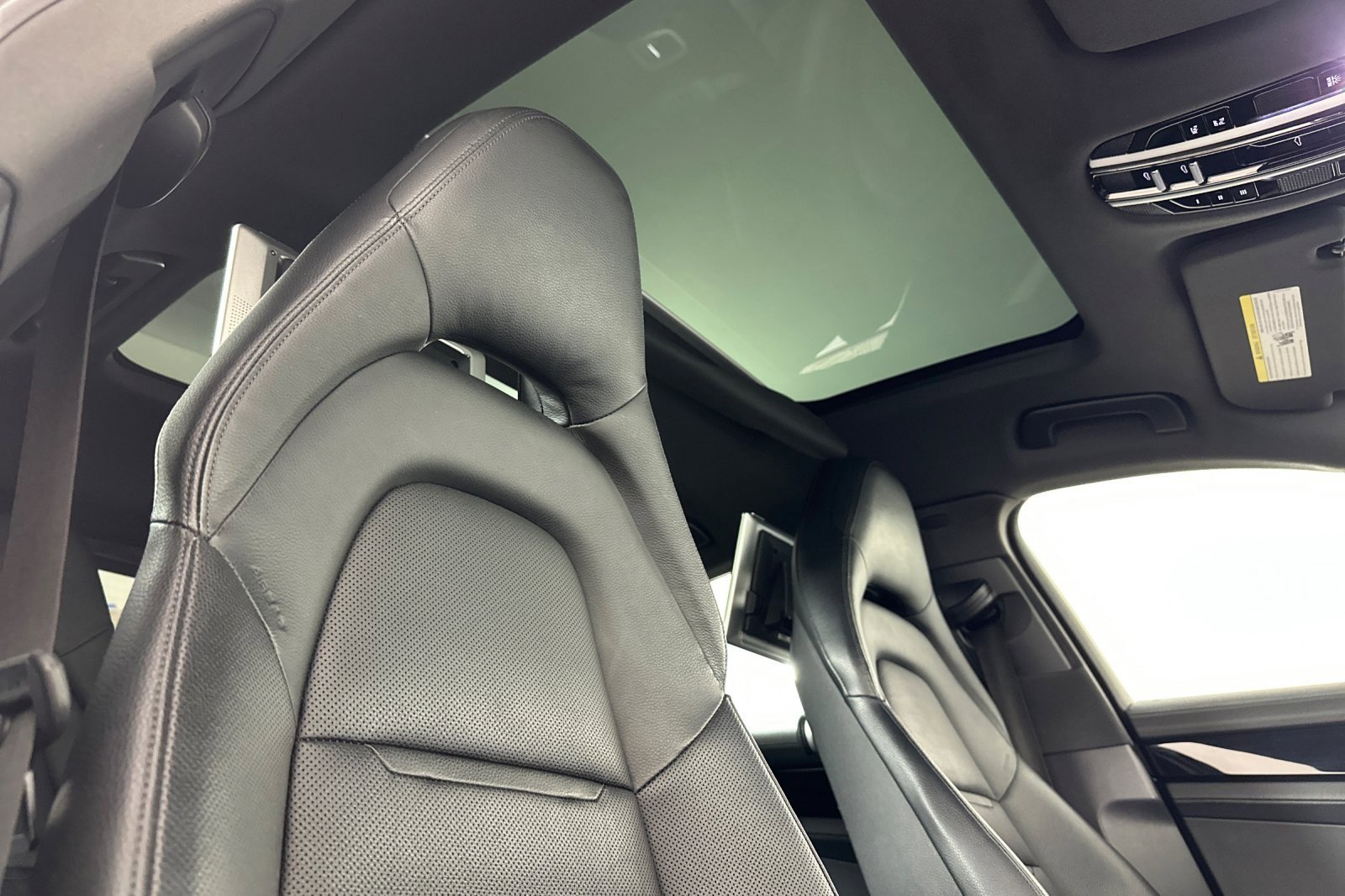 Used 2018 Porsche Panamera 4 image 16