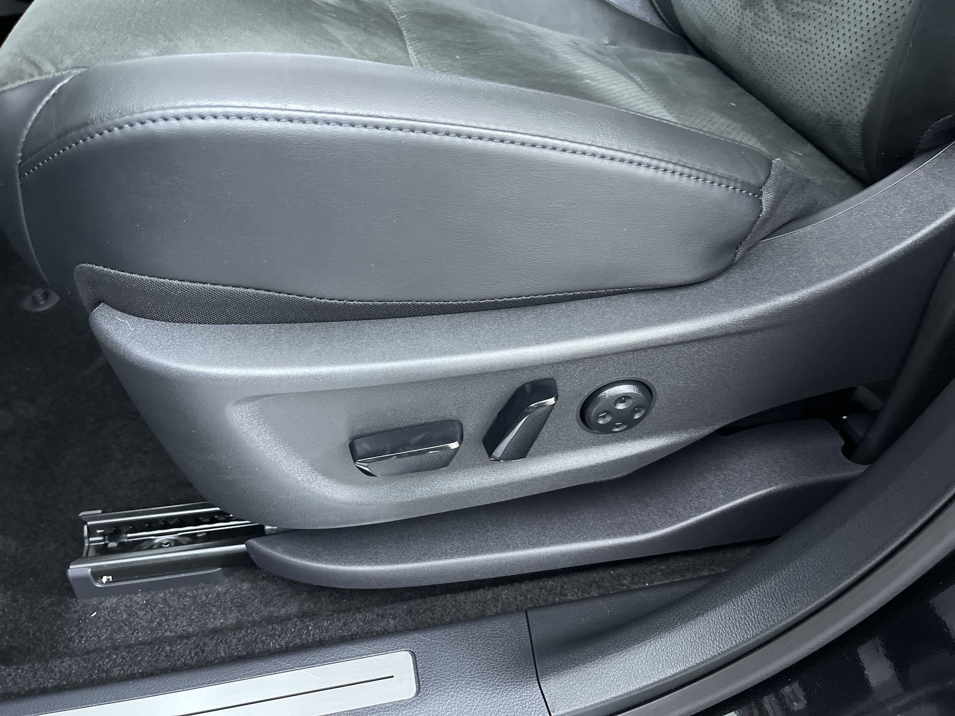 Certified 2024 Nissan Ariya AWD image 13