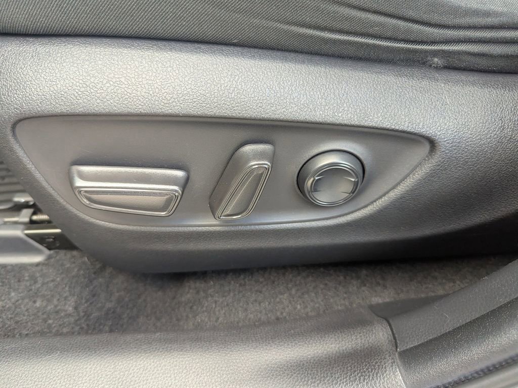 Used 2020 Toyota RAV4 XLE image 17