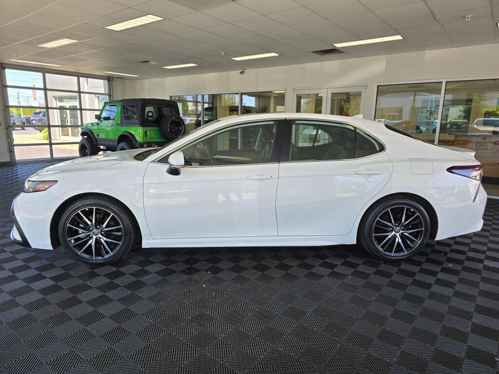 Used 2023 Toyota Camry SE AWD/4WD image 6