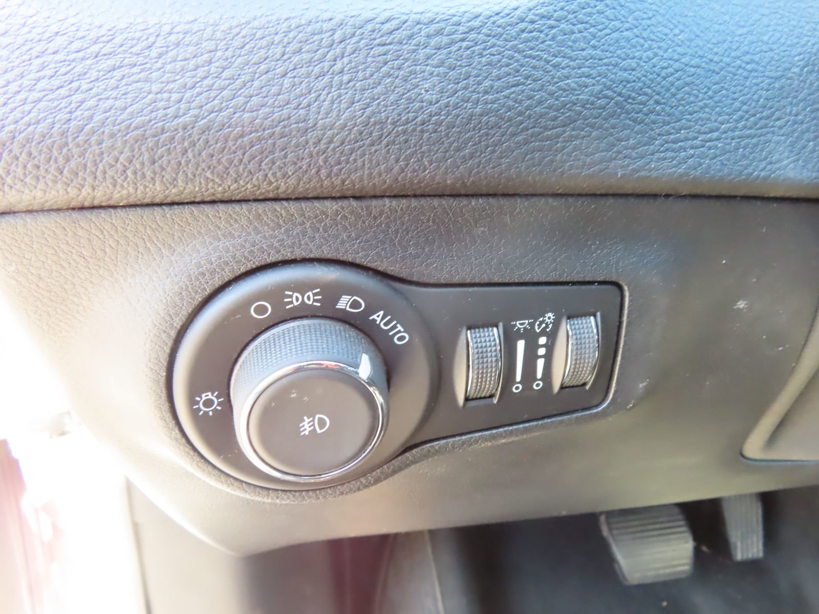 Used 2017 Jeep Compass Trailhawk w/ Navigation Group image 13