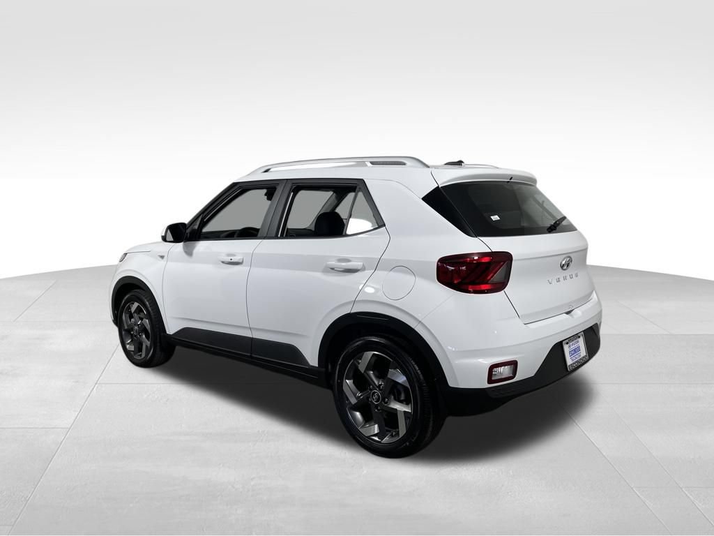 New 2026 Hyundai Venue SEL FWD image 3