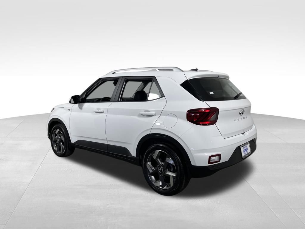 New 2026 Hyundai Venue SEL FWD image 3