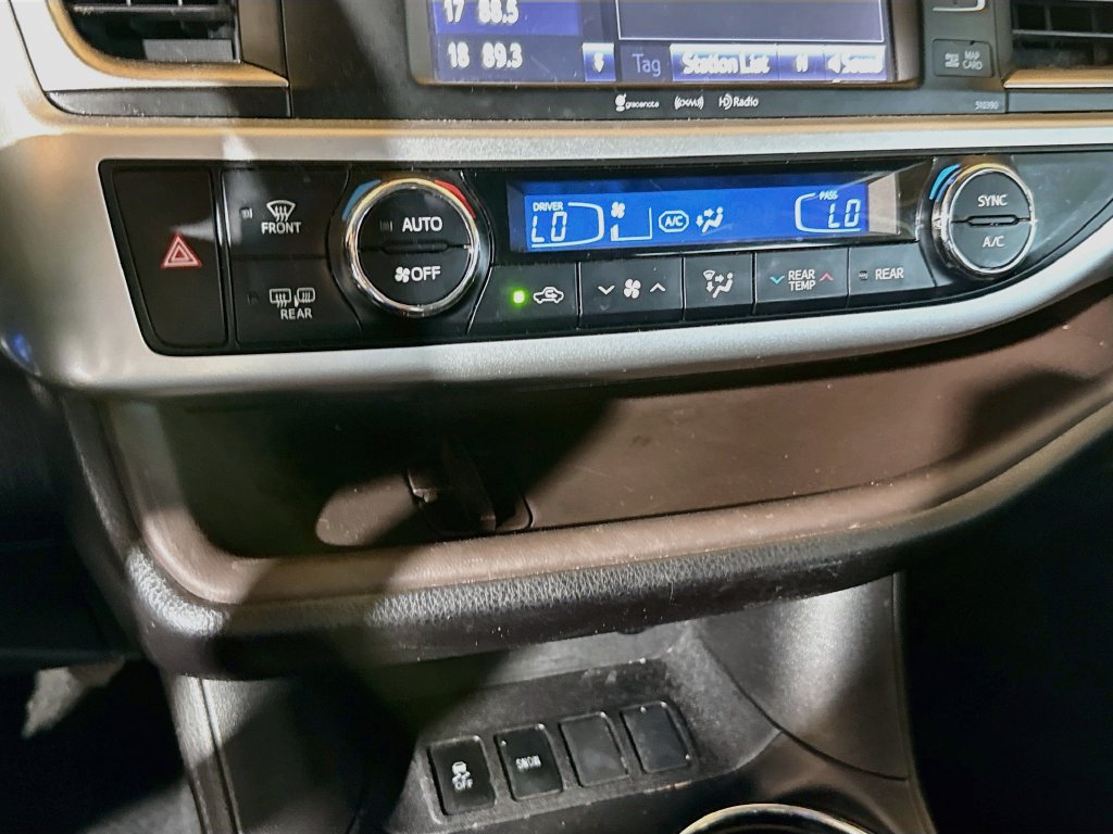 Used 2019 Toyota Highlander XLE FWD image 15