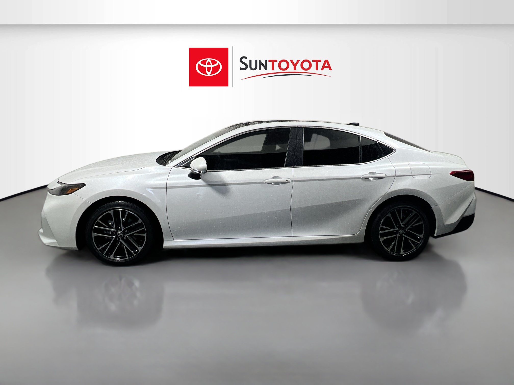 Used 2025 Toyota Camry XLE FWD image 7