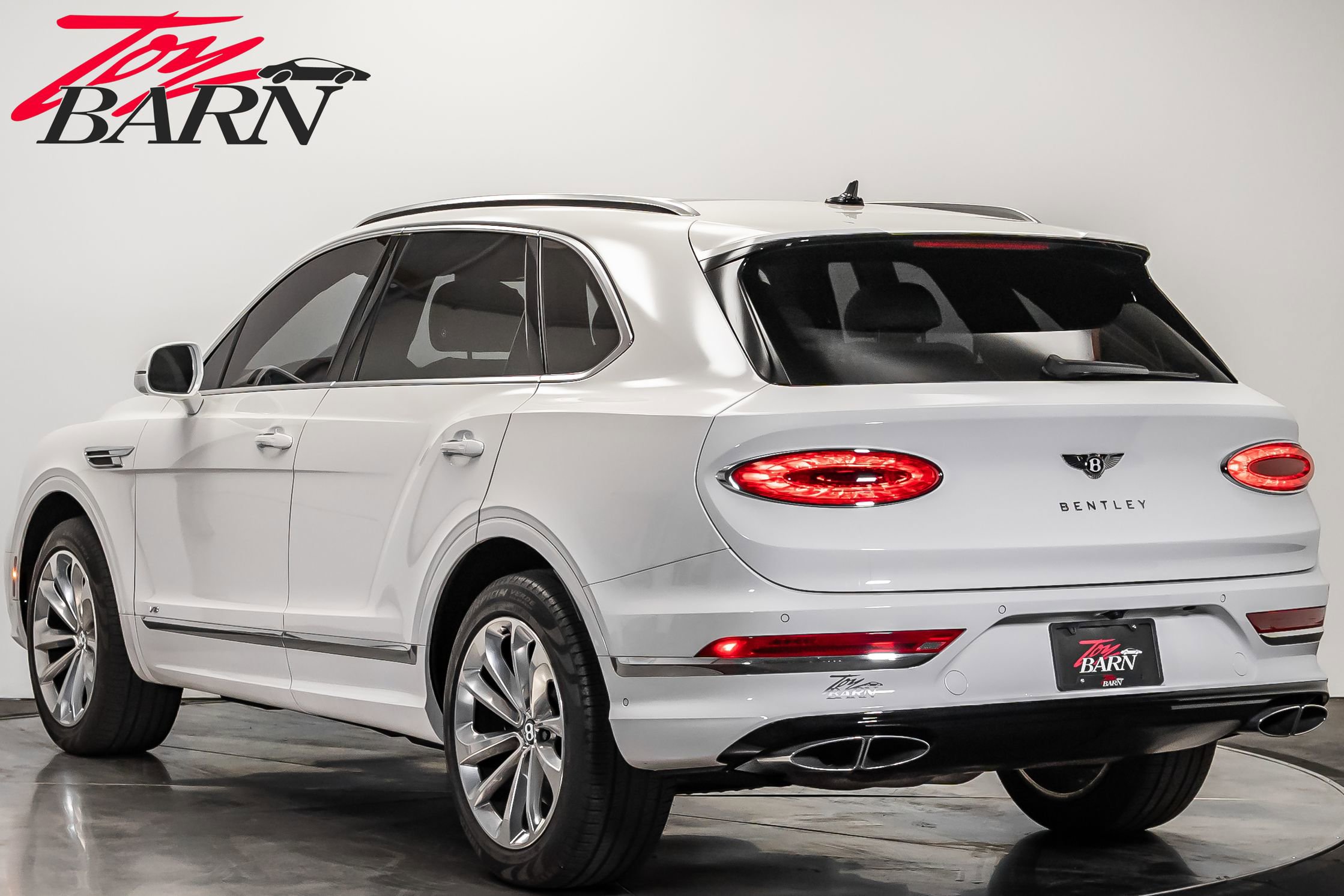 Used 2021 Bentley Bentayga image 3