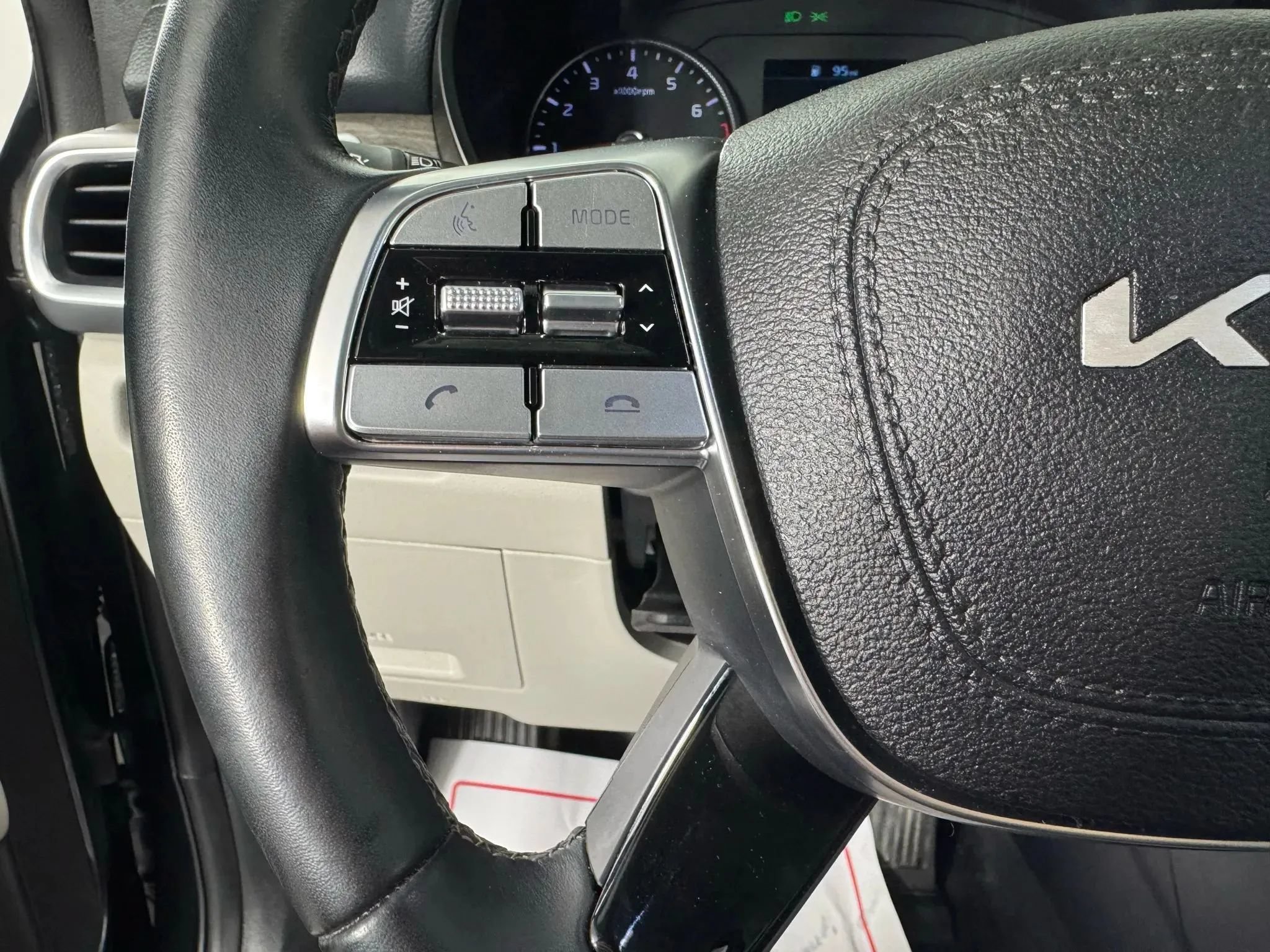 Used 2022 Kia Telluride EX w/ EX Premium Package AWD/4WD image 16