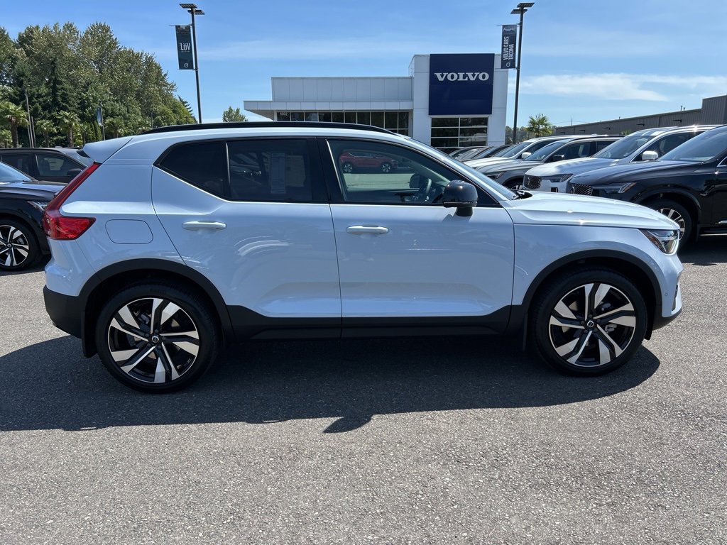 New 2026 Volvo XC40 B5 Ultra w/ Protection Package Premier image 9
