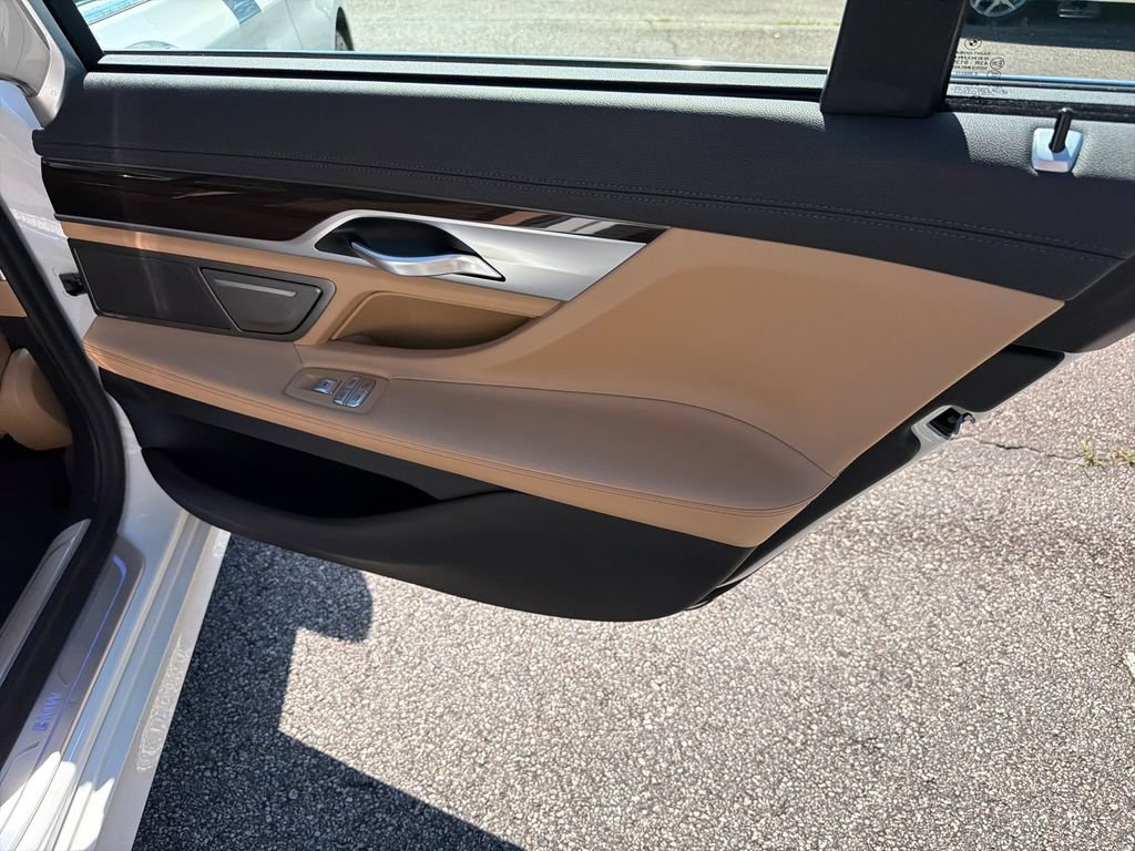 Used 2022 BMW 740i w/ Premium Package RWD image 16