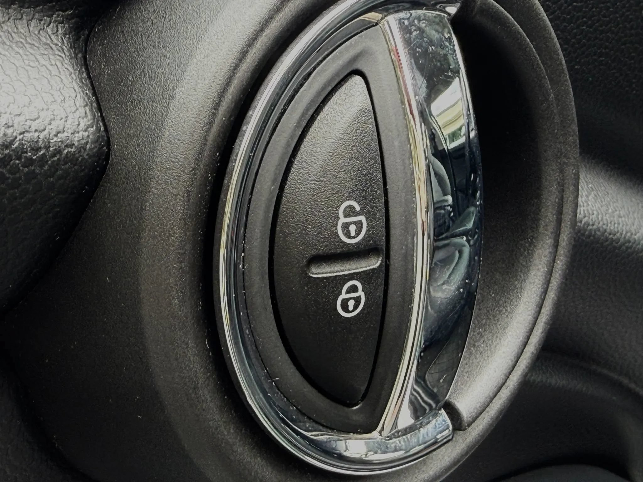 Used 2018 MINI Cooper 4-Door Hardtop FWD image 39