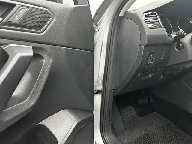 Used 2020 Volkswagen Tiguan S image 20
