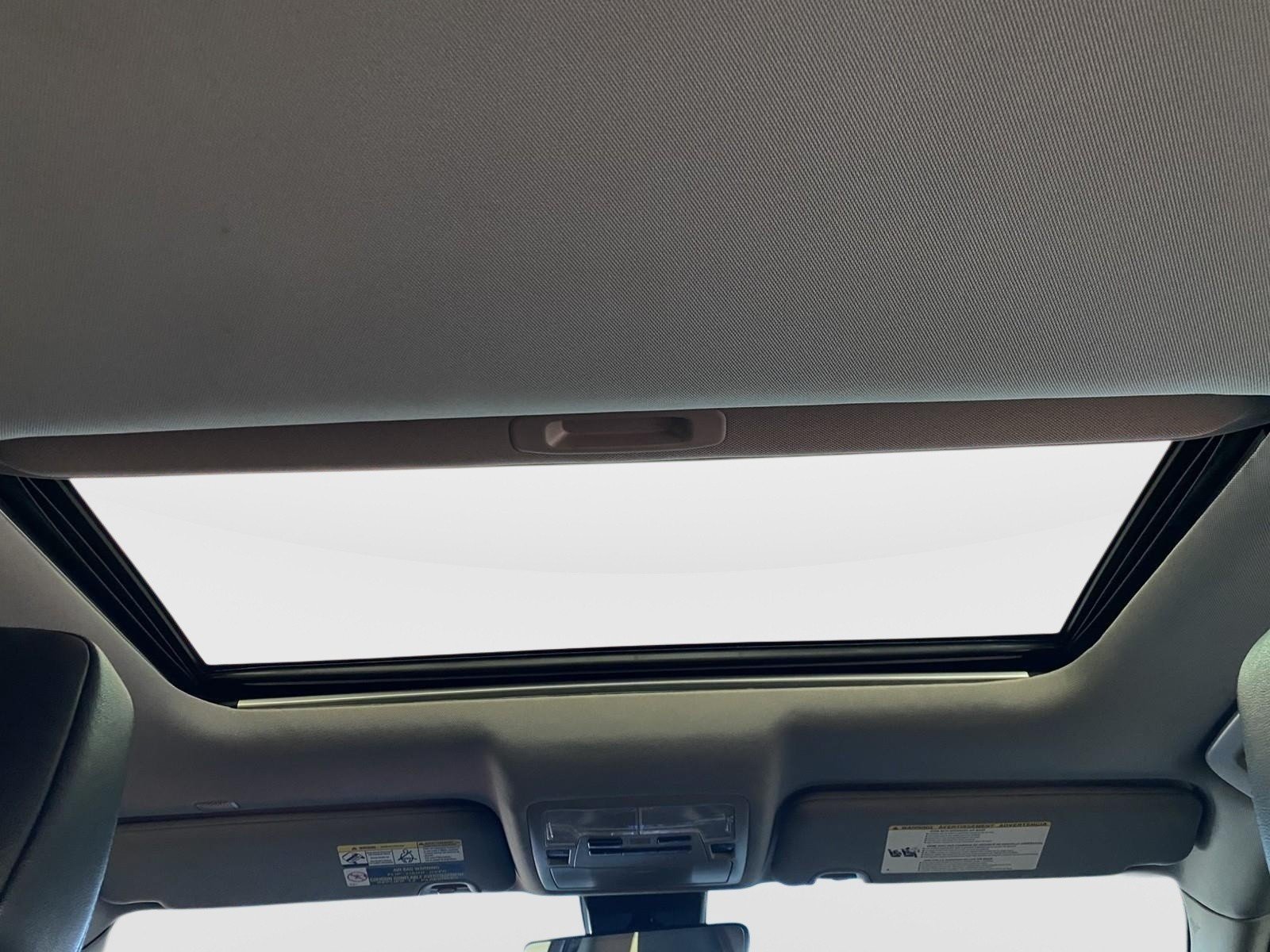Used 2019 Toyota Highlander XLE AWD/4WD image 14