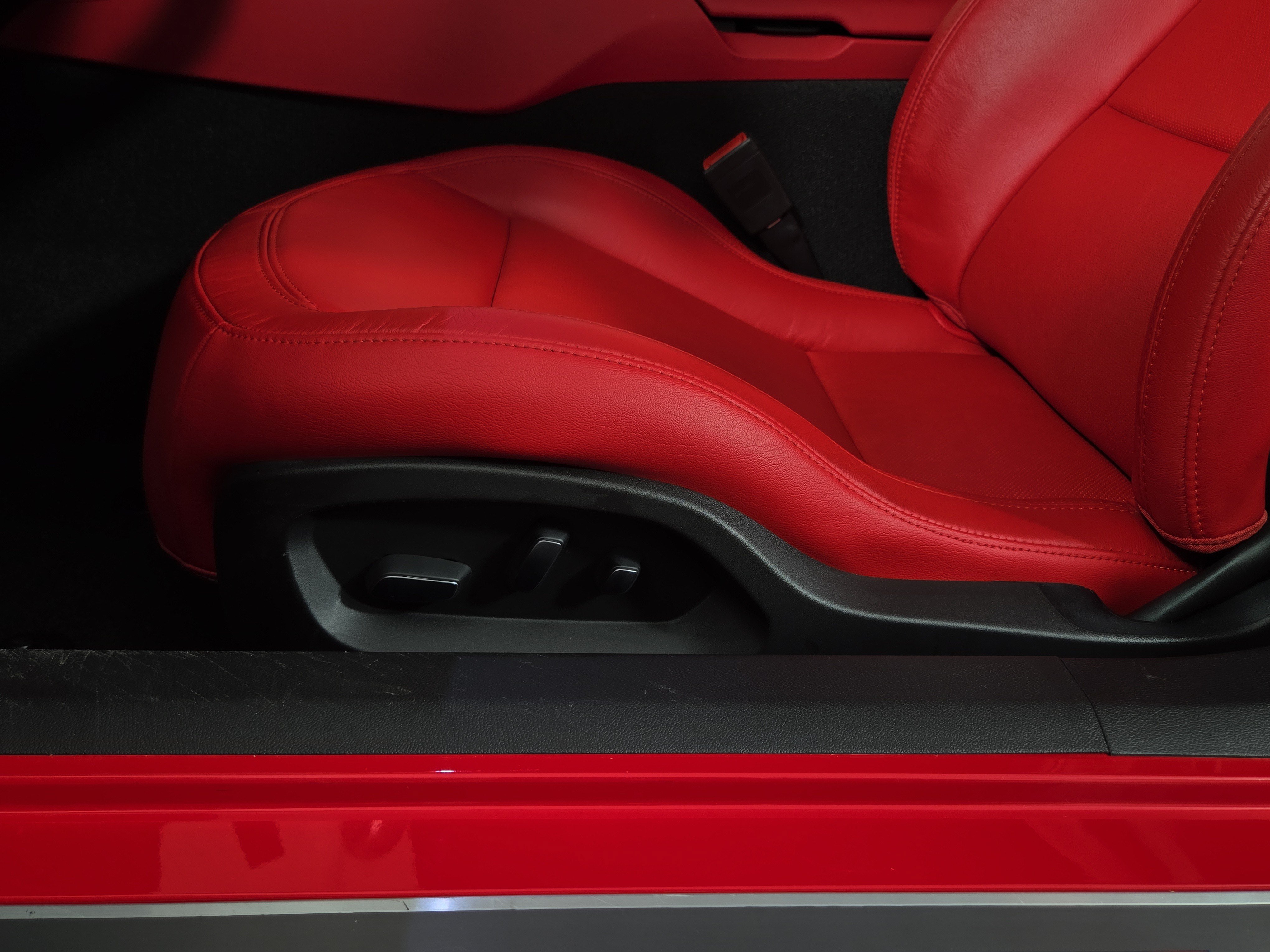 Used 2019 Chevrolet Corvette Stingray Convertible w/ 2LT Preferred Equipment Group RWD image 30