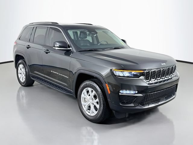 Used 2023 Jeep Grand Cherokee Limited w/ Luxury Tech Group II AWD/4WD image 3