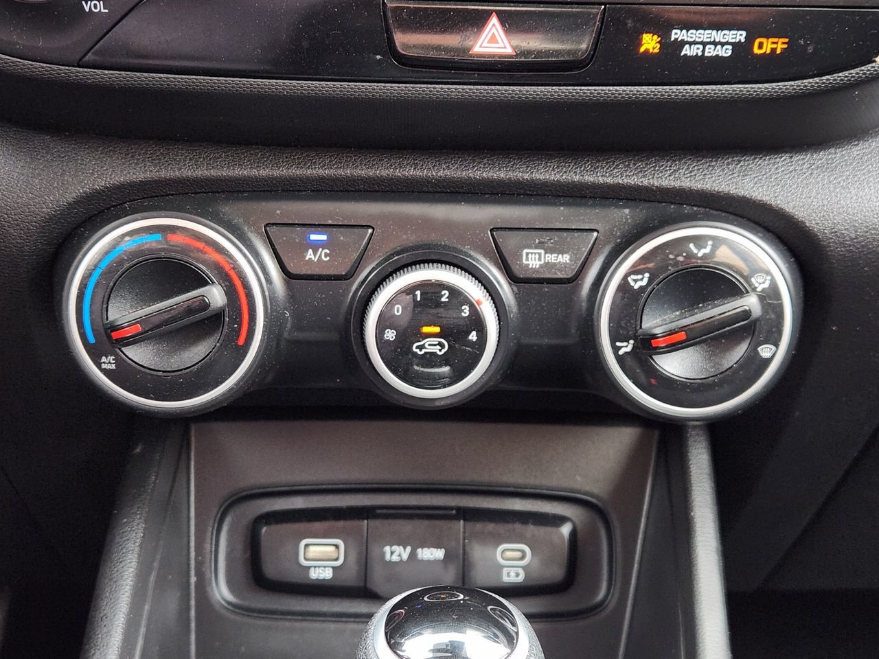 Used 2025 Hyundai Venue SE FWD image 16
